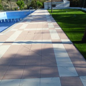 Césped residencial en piscinas verdepadel